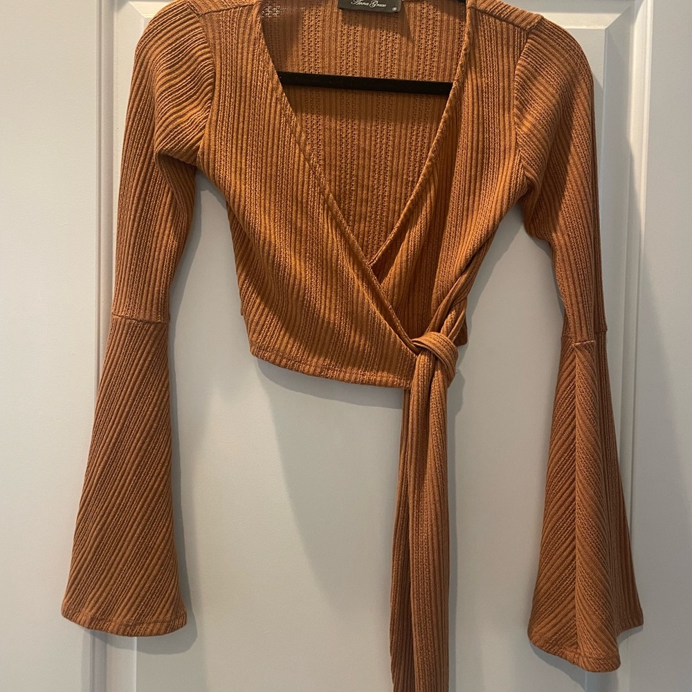 🍋 Never worn 🍋 Rust Ribbed Wrap Top